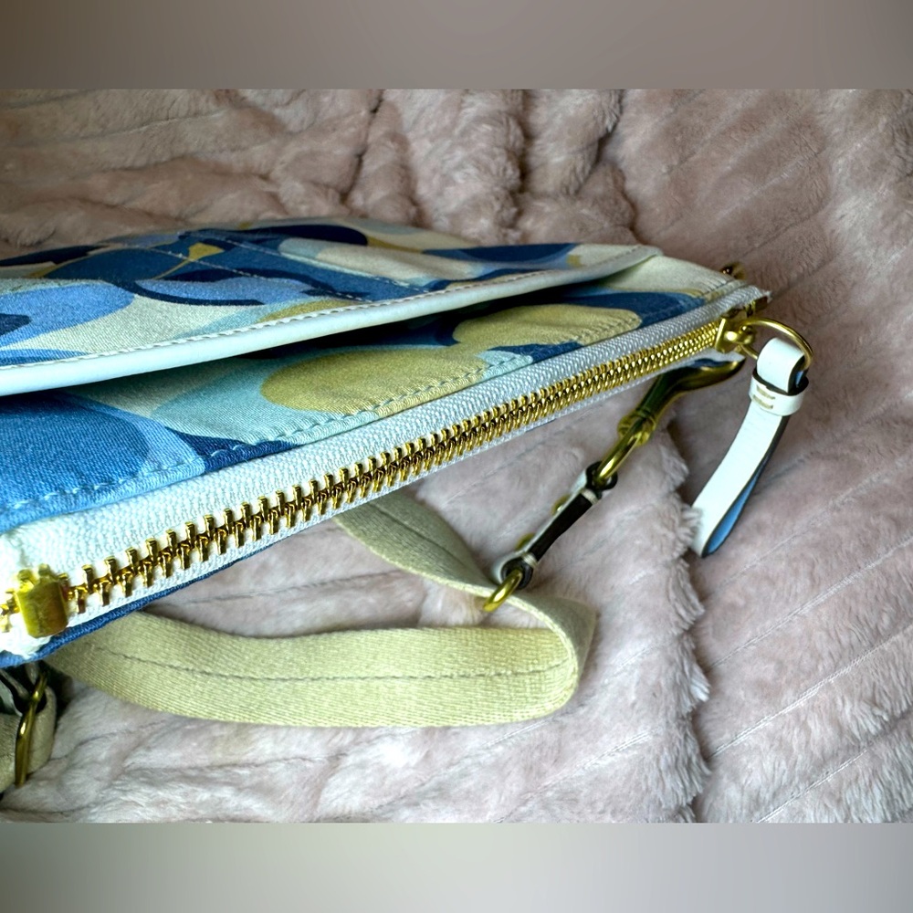 Coach Y2K Swingpack Crossbody- Signature Collection NO CALLOUTS with care card - Picture 4 of 10